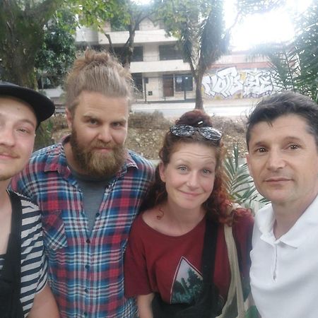 Hostel Metro Floresta Alojamiento Medellín Zewnętrze zdjęcie
