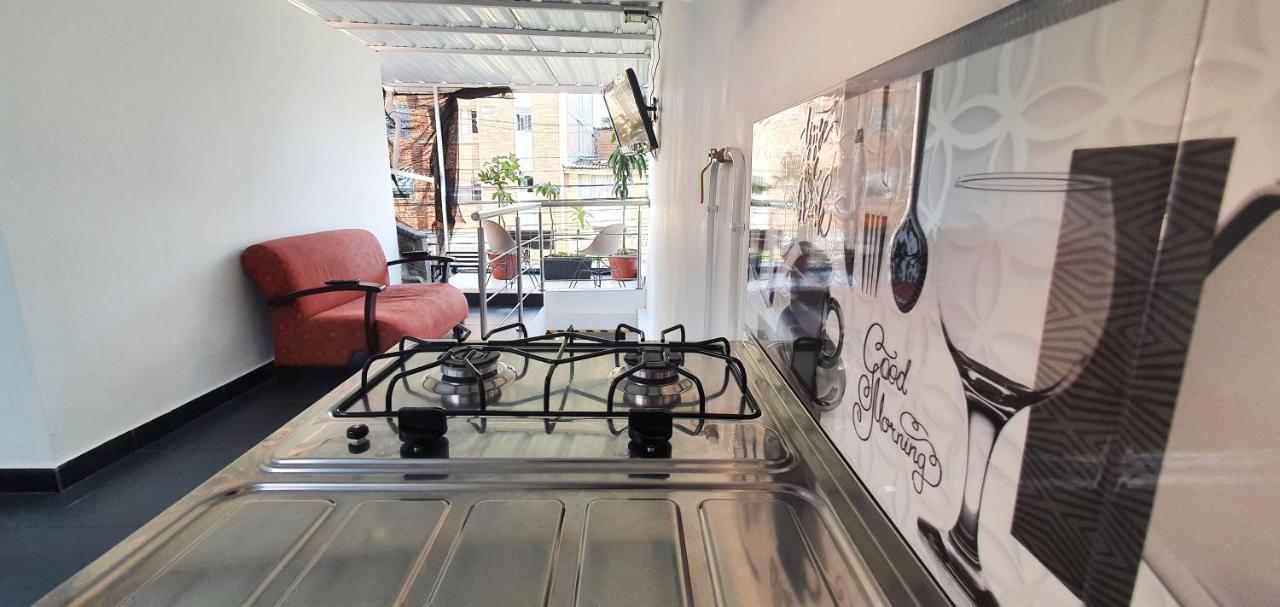Hostel Metro Floresta Alojamiento Medellín Zewnętrze zdjęcie