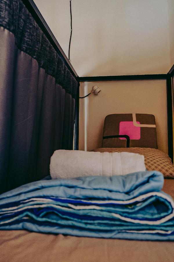 Hostel Metro Floresta Alojamiento Medellín Zewnętrze zdjęcie