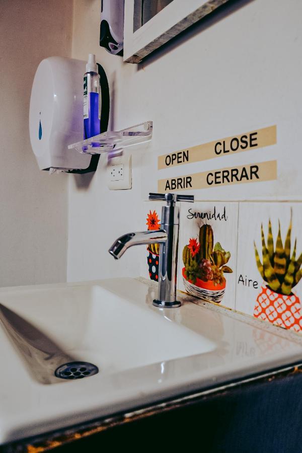 Hostel Metro Floresta Alojamiento Medellín Zewnętrze zdjęcie