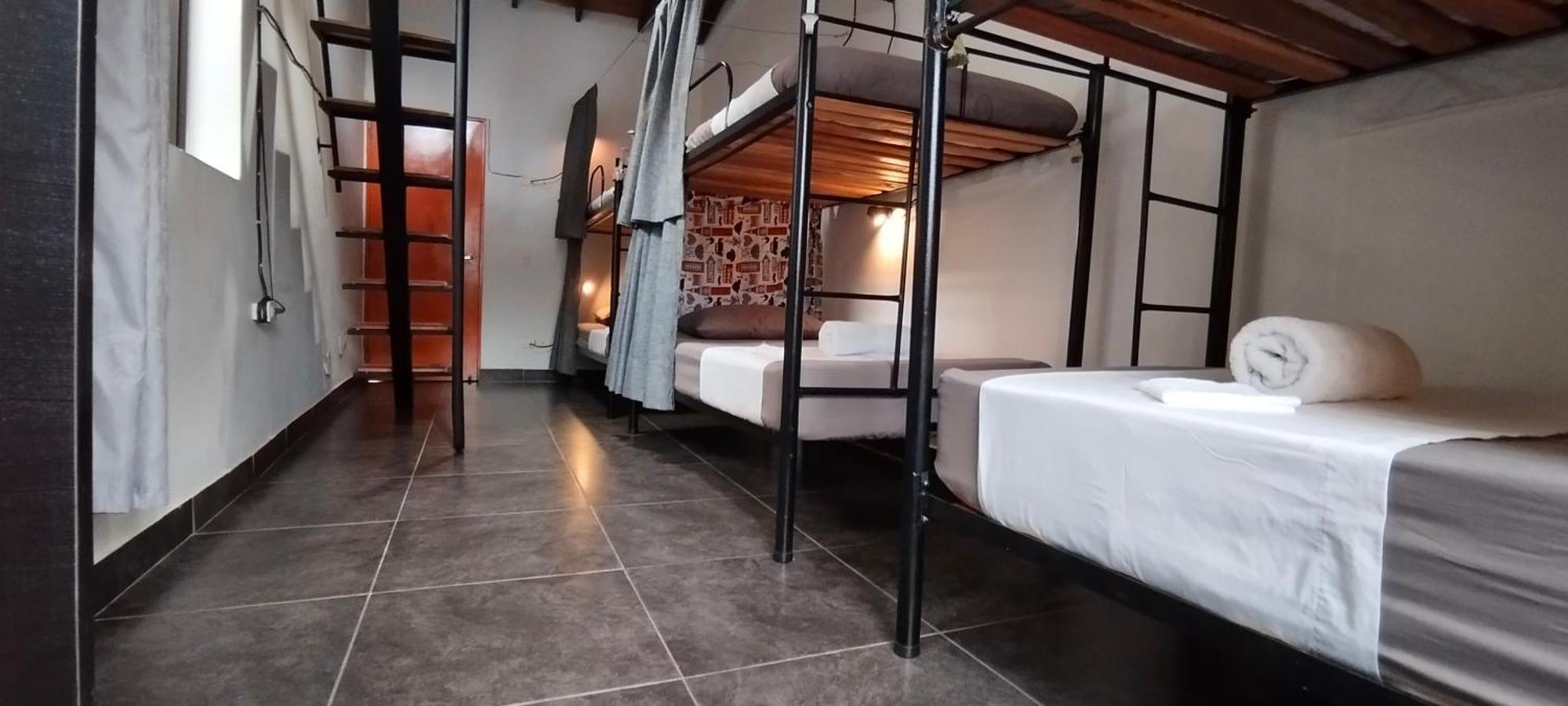 Hostel Metro Floresta Alojamiento Medellín Zewnętrze zdjęcie
