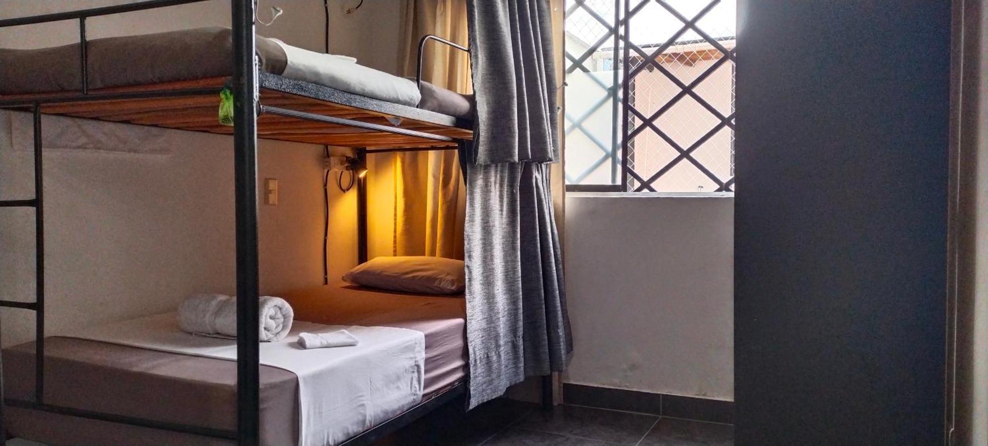 Hostel Metro Floresta Alojamiento Medellín Zewnętrze zdjęcie
