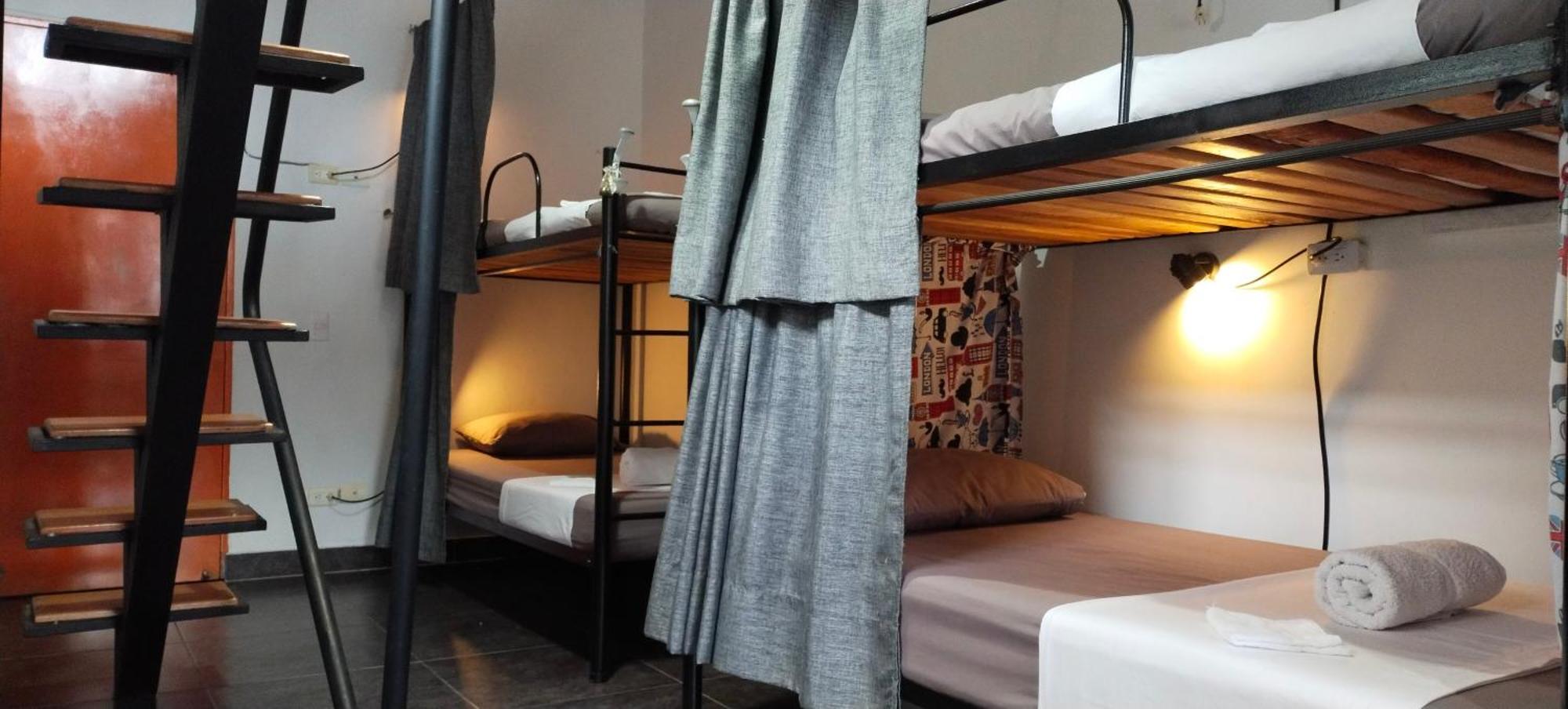 Hostel Metro Floresta Alojamiento Medellín Zewnętrze zdjęcie