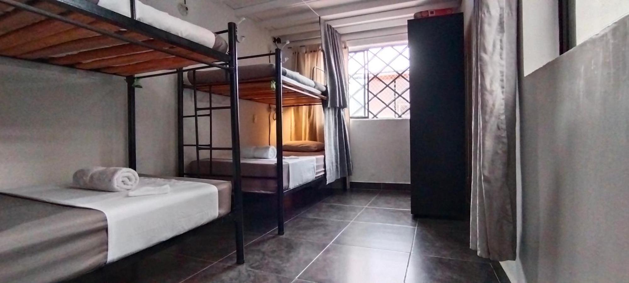 Hostel Metro Floresta Alojamiento Medellín Zewnętrze zdjęcie