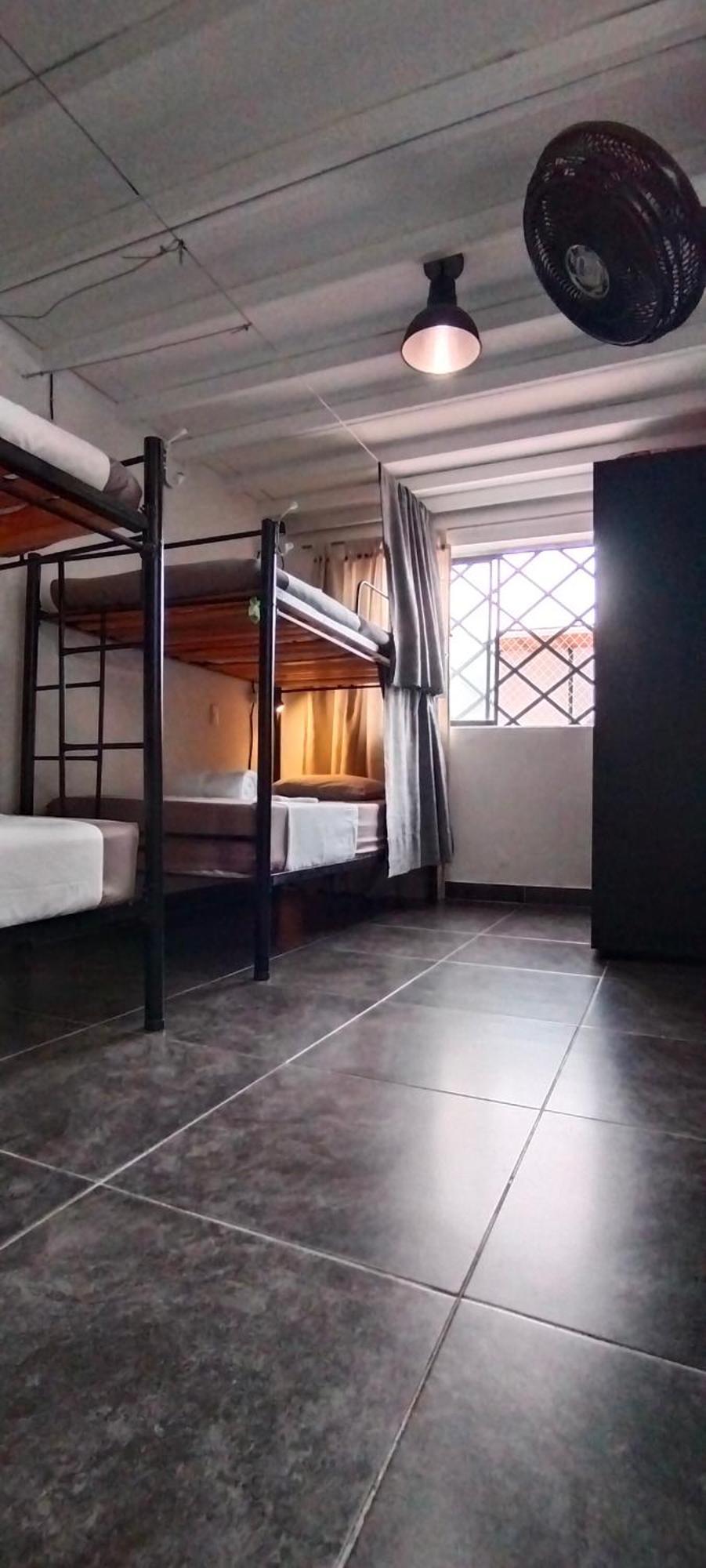 Hostel Metro Floresta Alojamiento Medellín Zewnętrze zdjęcie
