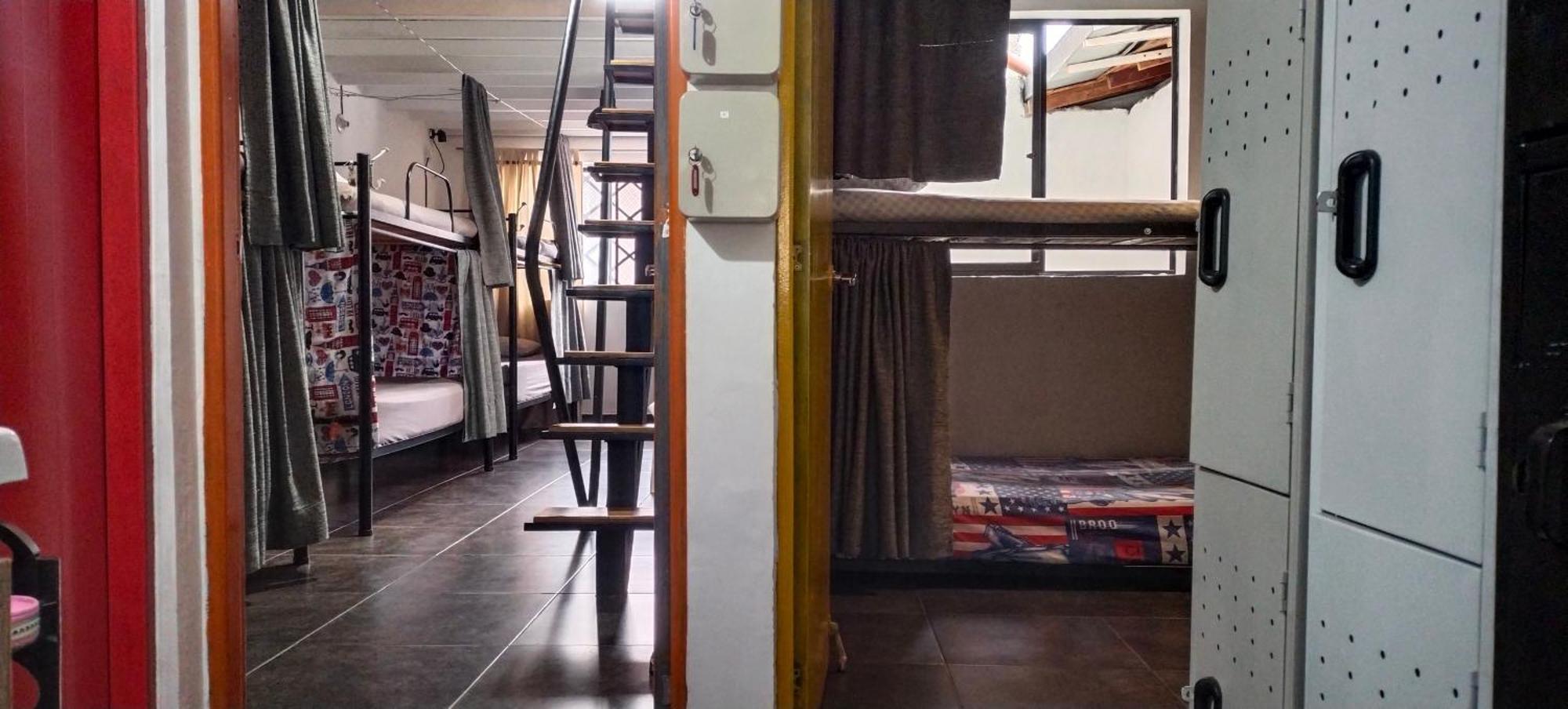 Hostel Metro Floresta Alojamiento Medellín Zewnętrze zdjęcie