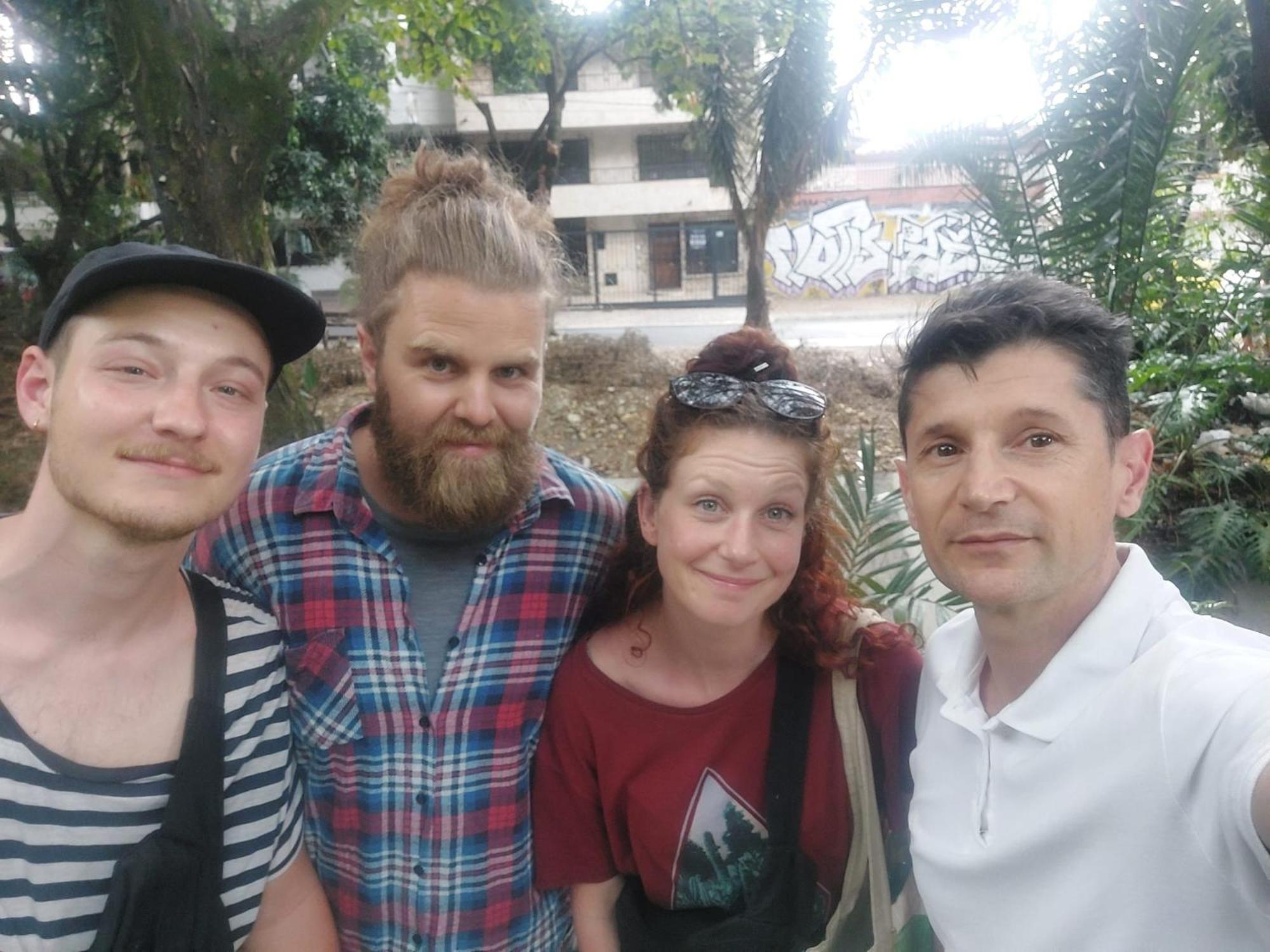 Hostel Metro Floresta Alojamiento Medellín Zewnętrze zdjęcie
