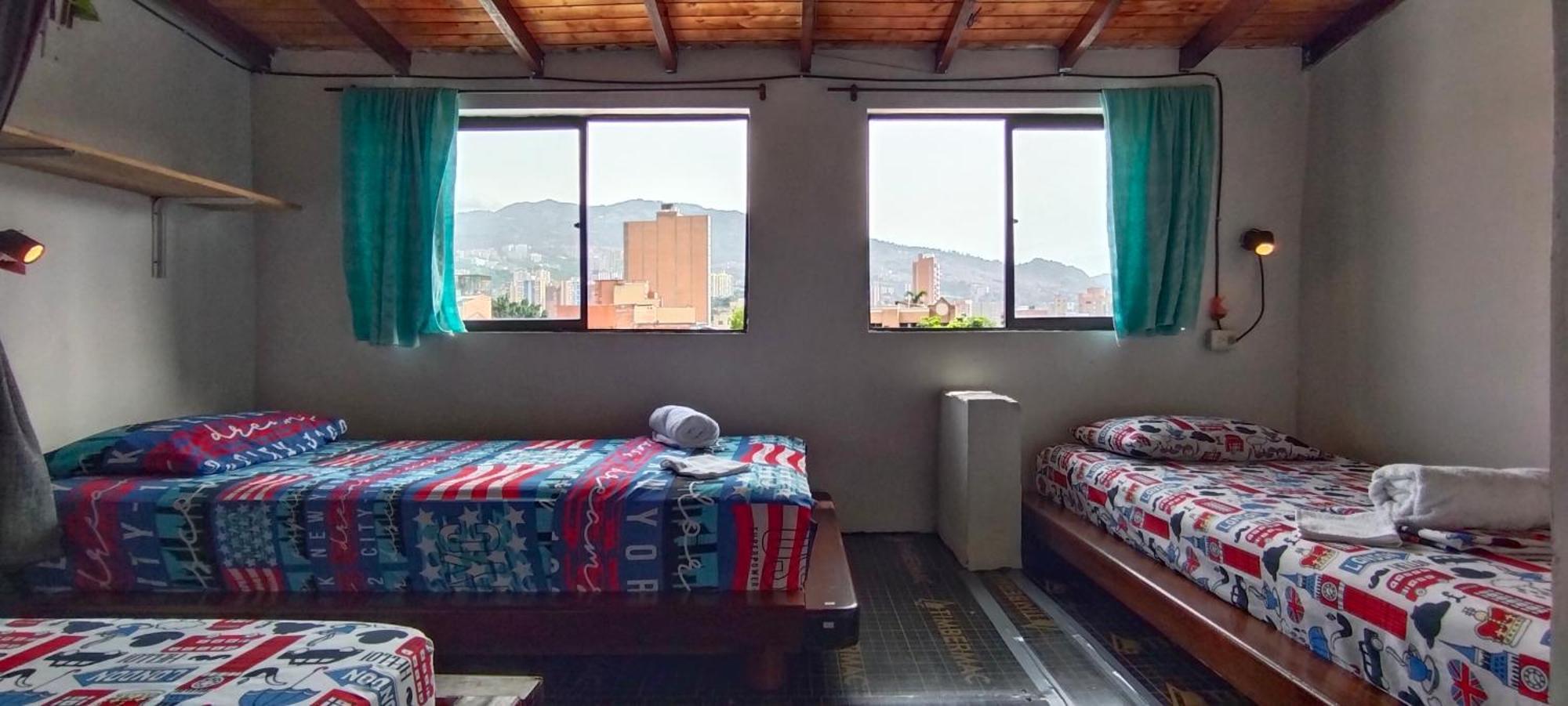 Hostel Metro Floresta Alojamiento Medellín Zewnętrze zdjęcie